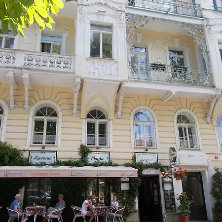 Edward Apartment *