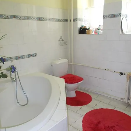 Edward Apartment *