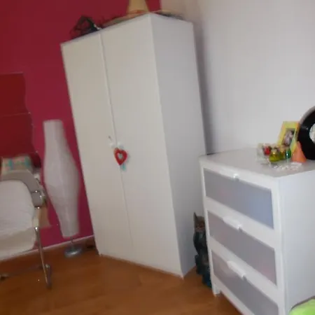 Edward Apartment *